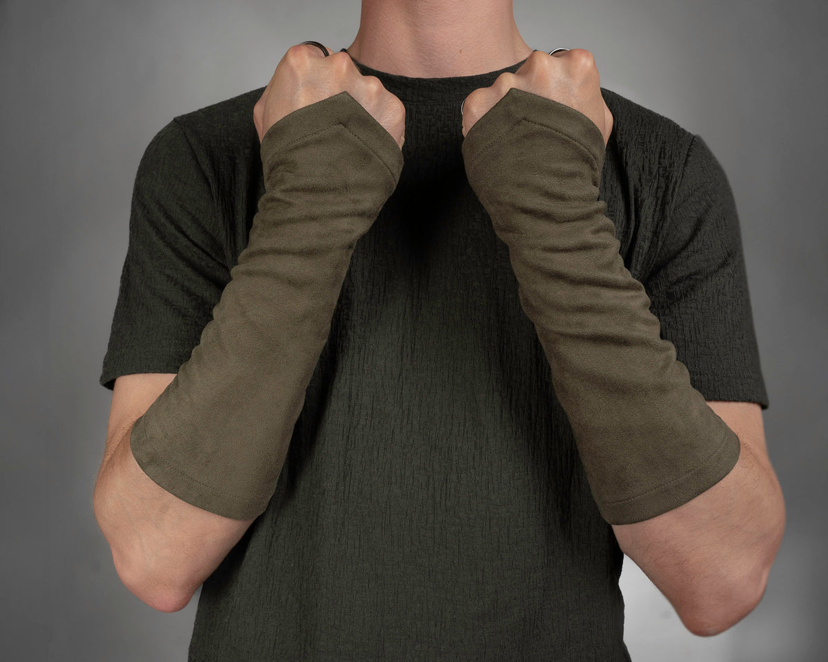 Khaki arm bracers with pointed ends over the knuckles – ZOLNAR