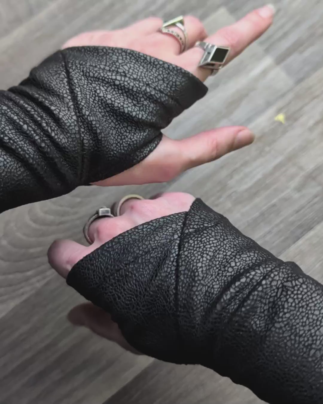 X-WRW Leather arm warmers