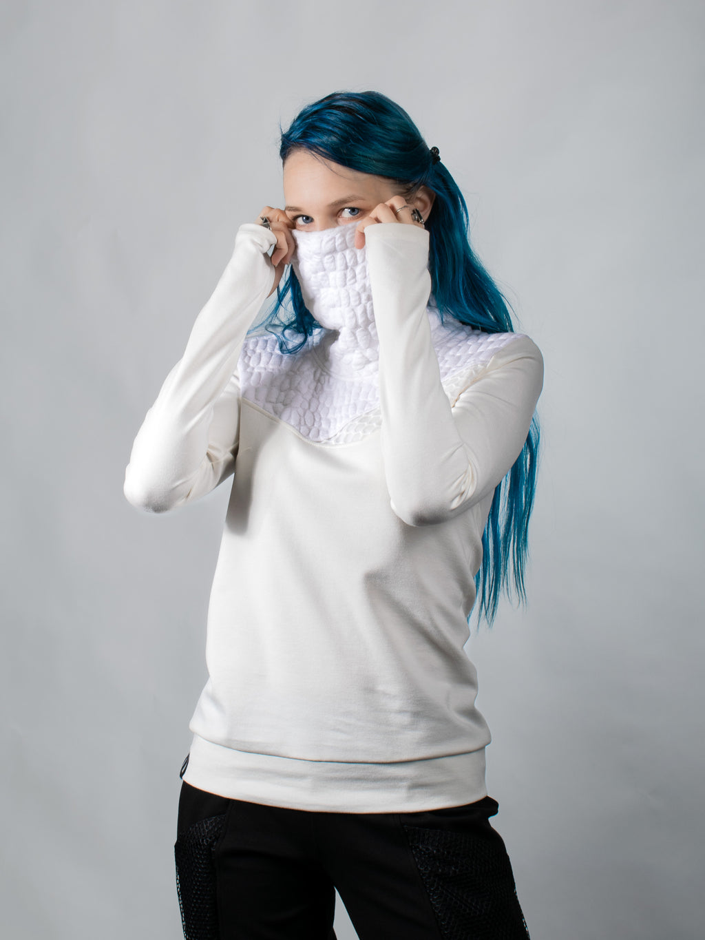 5PT-PR-00 36 White sweater with MESH insert