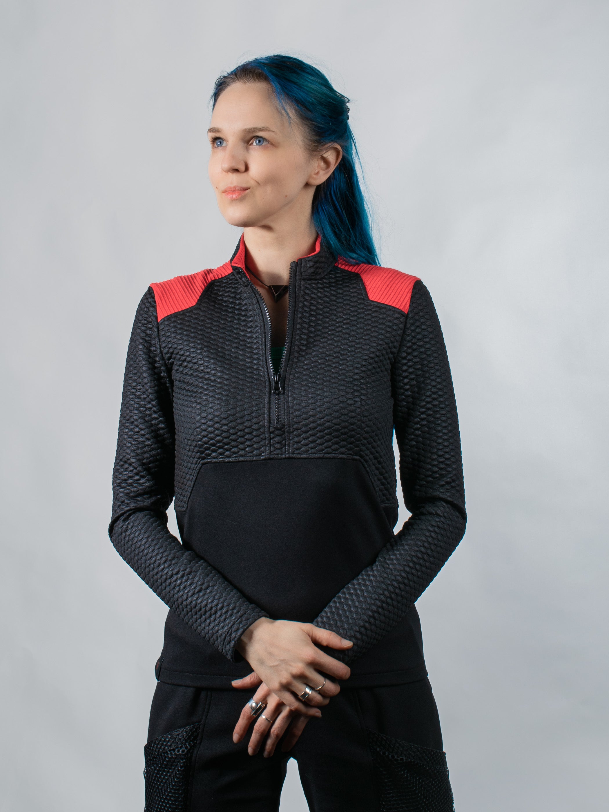 RR Q10 Black and red women's pullover