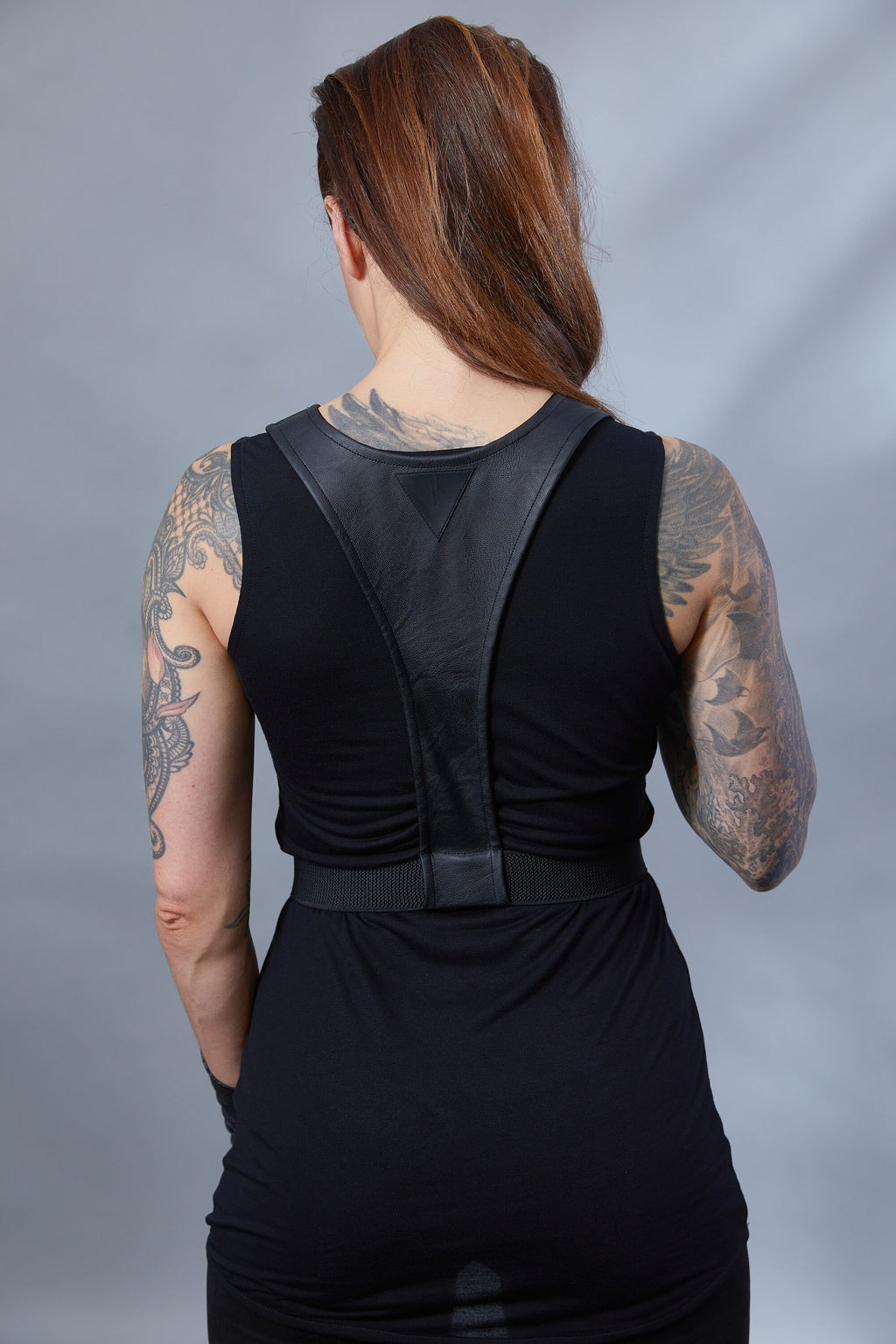 SE Black sleeveless tank top